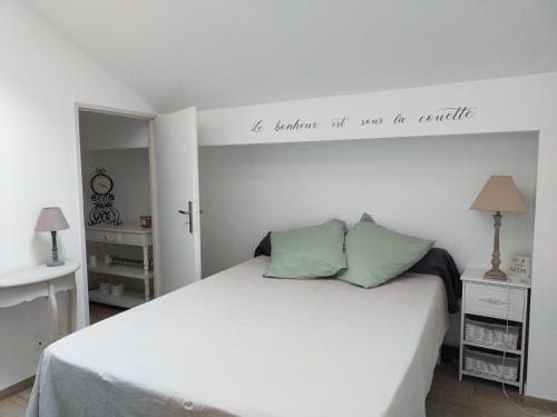 Apartamento T2 De Standing Pr�s Du Port, Avec Terrasse Et Clim