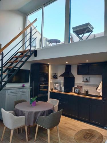 Apartamento T2 De Standing Pr�s Du Port, Avec Terrasse Et Clim