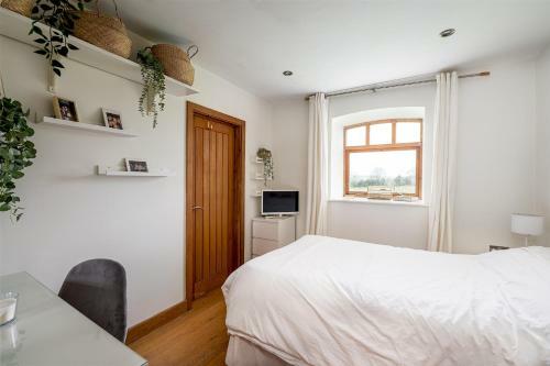 Pass The Keys Stunning Barn Conversion With Hot Tub And Fire Pit