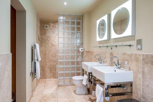 Pass The Keys Stunning Barn Conversion With Hot Tub And Fire Pit