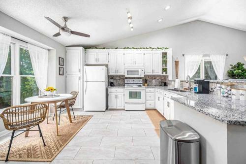 Villa Cozy Boho Kildaire Farms Home- Near Downtown