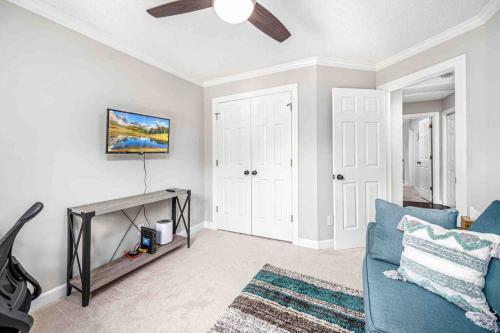 Villa Cozy Boho Kildaire Farms Home- Near Downtown