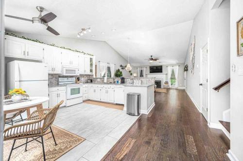 Villa Cozy Boho Kildaire Farms Home- Near Downtown