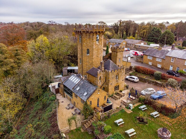 Posada Castle At Edgehill