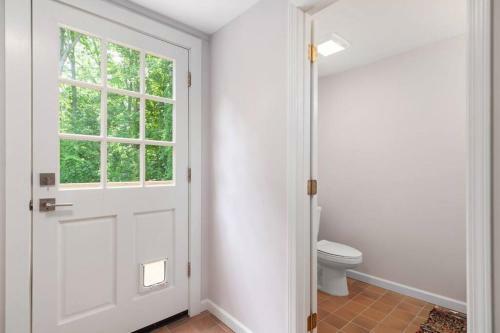New! Cozy Asheville Cottage!