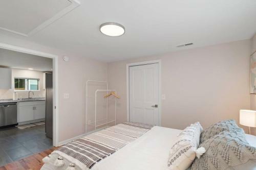 New! Cozy Asheville Cottage!