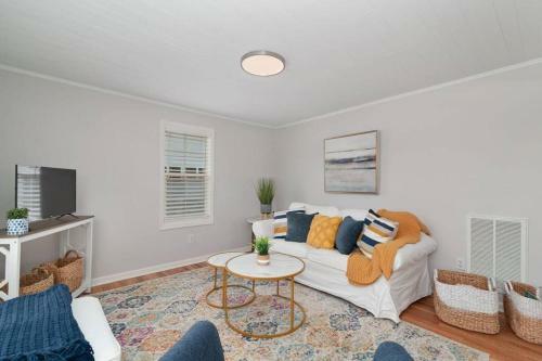 New! Cozy Asheville Cottage!