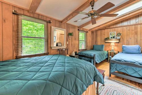 Tranquil Creekside Cottage With Deck And Lanai