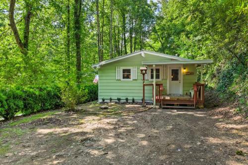 Tranquil Creekside Cottage With Deck And Lanai