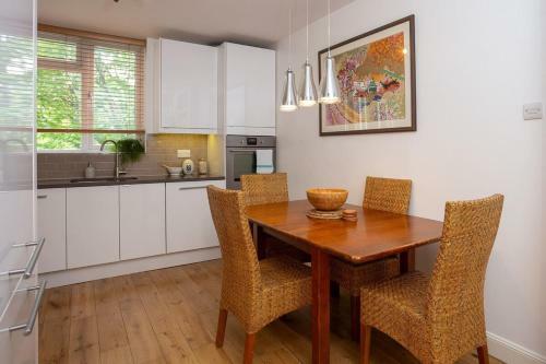 Lovely 1 Bedroom Apartment With Balcony In Putney