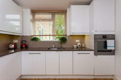 Lovely 1 Bedroom Apartment With Balcony In Putney