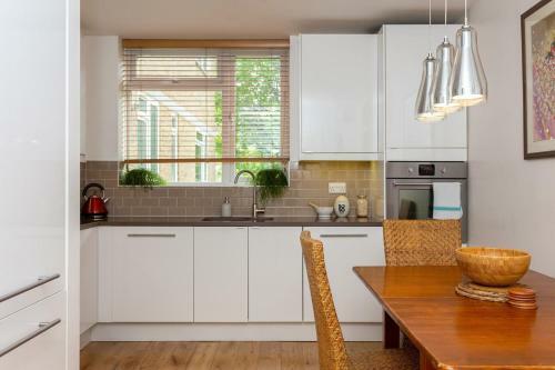 Lovely 1 Bedroom Apartment With Balcony In Putney