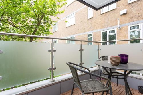 Lovely 1 Bedroom Apartment With Balcony In Putney