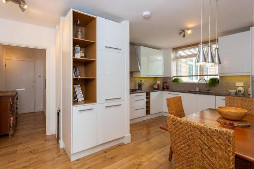 Lovely 1 Bedroom Apartment With Balcony In Putney