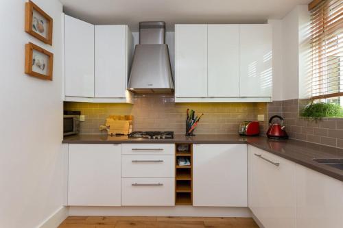 Lovely 1 Bedroom Apartment With Balcony In Putney