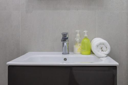 Lovely 1 Bedroom Apartment With Balcony In Putney