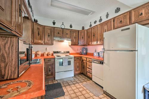 Pet-friendly Robbinsville Home, 2 Mi To Lake!