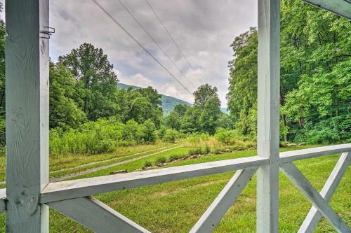 Pet-friendly Robbinsville Home, 2 Mi To Lake!