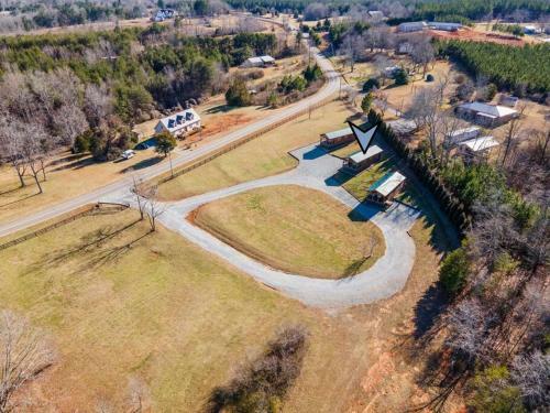 Tiny Cabin 2- Near Tryon Equestrian Center