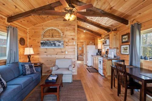Tiny Cabin 2- Near Tryon Equestrian Center