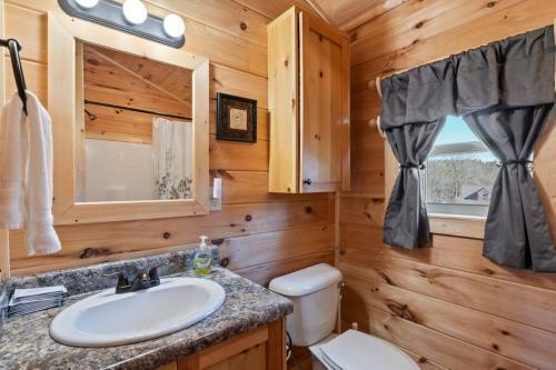 Tiny Cabin 2- Near Tryon Equestrian Center