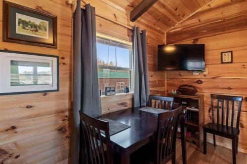 Tiny Cabin 2- Near Tryon Equestrian Center