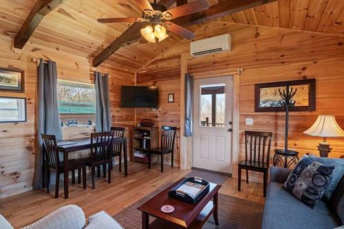 Tiny Cabin 2- Near Tryon Equestrian Center