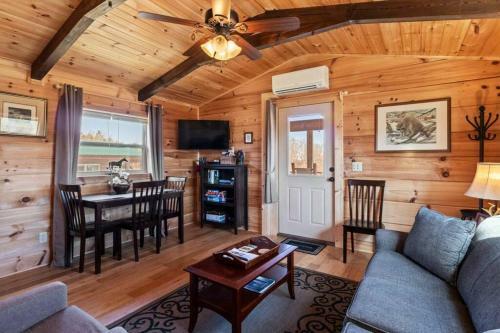 Tiny Cabin 1- Near Tryon Equestrian Center