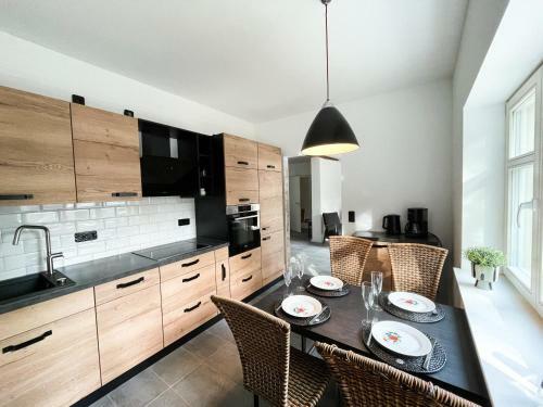 Apartamento Stilvolle, Zentrale Ferienwohnung Mit Parkplatz