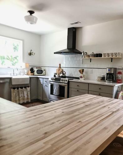 Cottage By The Sea: Pagnotto Shellback House