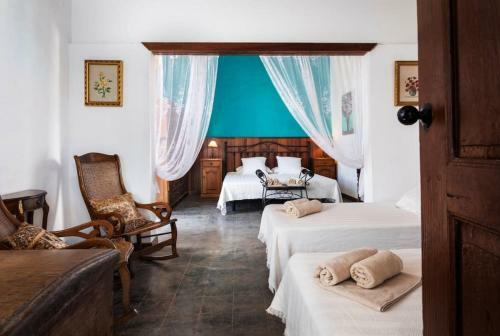 Hist�rica Villa Con Molino De Viento