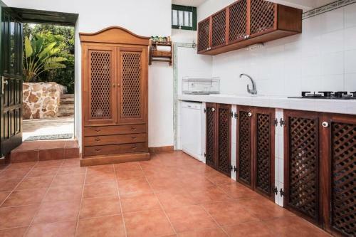 Hist�rica Villa Con Molino De Viento