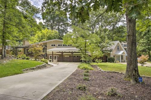 Cozy Pittsboro Escape - Hike, Dine, Explore!