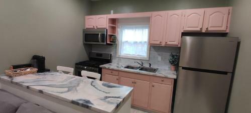 Brand New Cozy Downtown Apartment