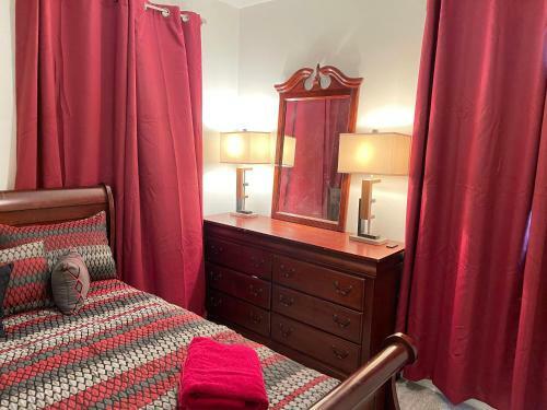 Green House Gallery Economy Full Size Bedroom