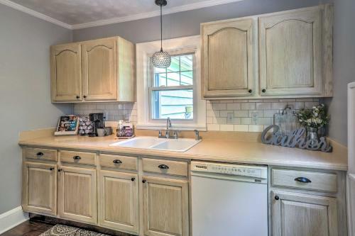 Bright Home With Outdoor Space Less Than 10 Mi To Dtwn!