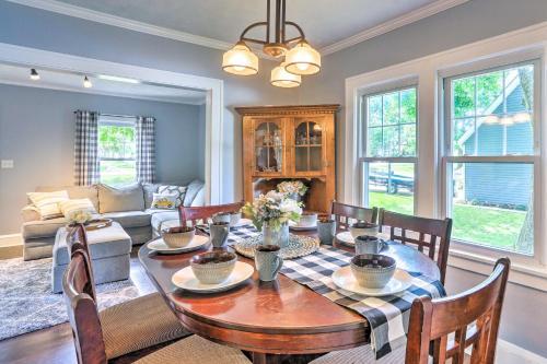 Bright Home With Outdoor Space Less Than 10 Mi To Dtwn!