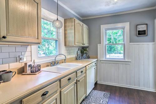 Bright Home With Outdoor Space Less Than 10 Mi To Dtwn!