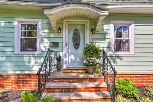 Bright Home With Outdoor Space Less Than 10 Mi To Dtwn!