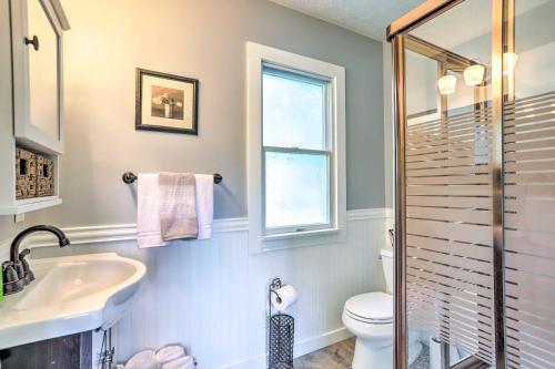 Bright Home With Outdoor Space Less Than 10 Mi To Dtwn!