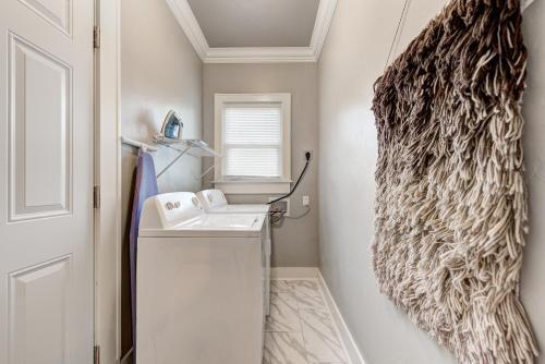 Boho Bungalow-walk To Plaza District Can Sleep 8