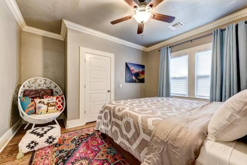 Boho Bungalow-walk To Plaza District Can Sleep 8