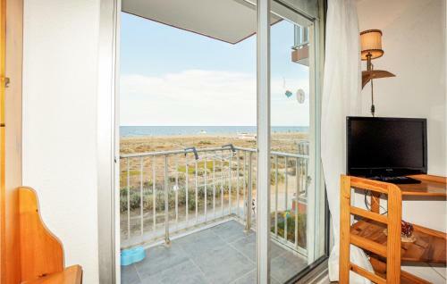 Nice Apartment In Le Barcar�s With 2 Bedrooms