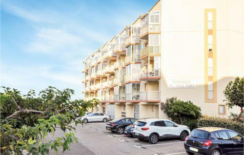 Nice Apartment In Le Barcar�s With 2 Bedrooms