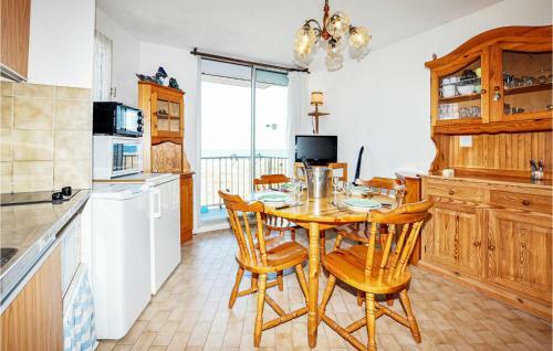 Nice Apartment In Le Barcar�s With 2 Bedrooms