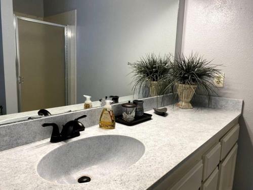 Cheerful 3 Bedroom Large Kitchen Cul De Sac