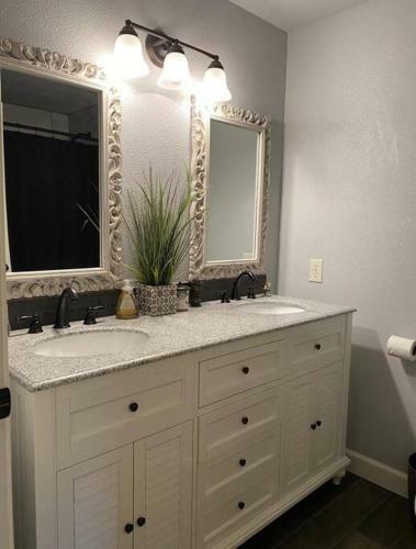 Cheerful 3 Bedroom Large Kitchen Cul De Sac