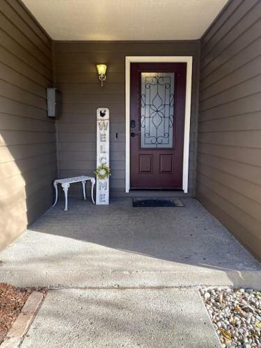 Cheerful 3 Bedroom Large Kitchen Cul De Sac
