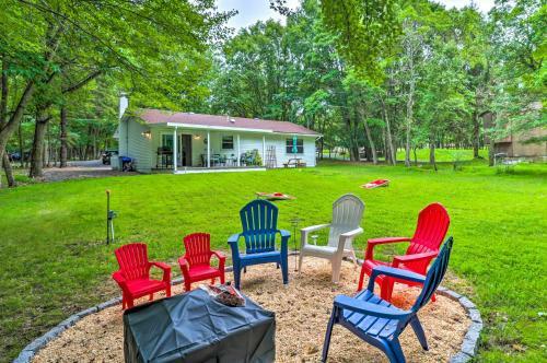 Retreat With Fire Pit - Walk To Community Lake!