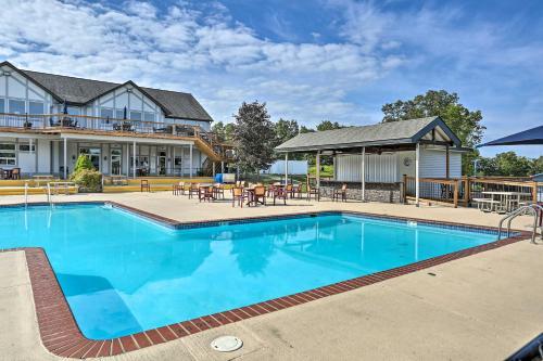 All-encompassing Cobalt Cottage With Game Room!